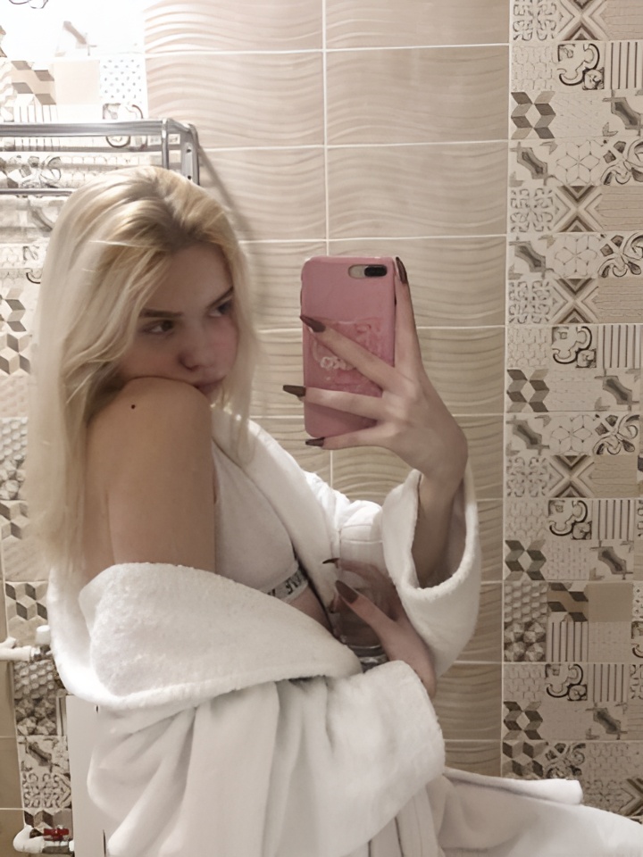 Юля привлекательная девушка из Вешенской цена от 10000 руб